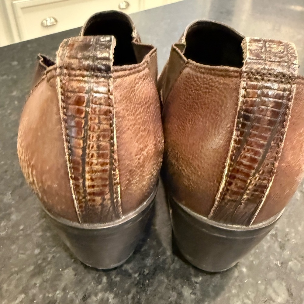 Franco Sarto Brown Leather Ankle Booties w/Intricate Stitching - Women Size 7.5 - Picture 8 of 9